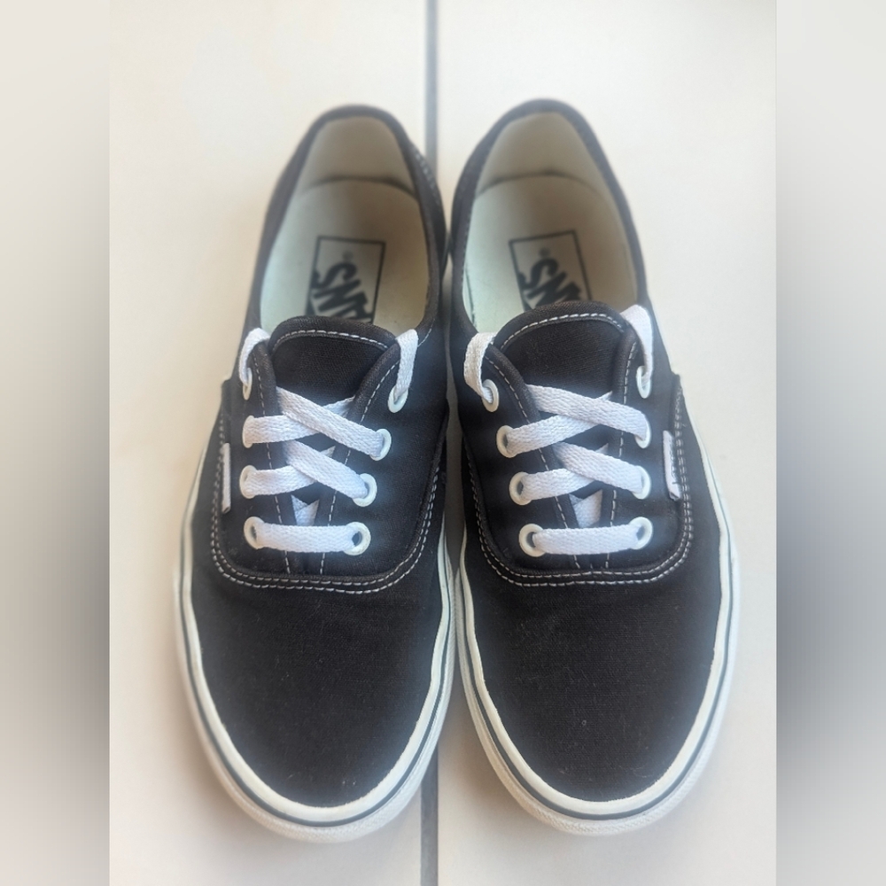 Kids | Vans | Authentic Black Classic - Kids 5Y